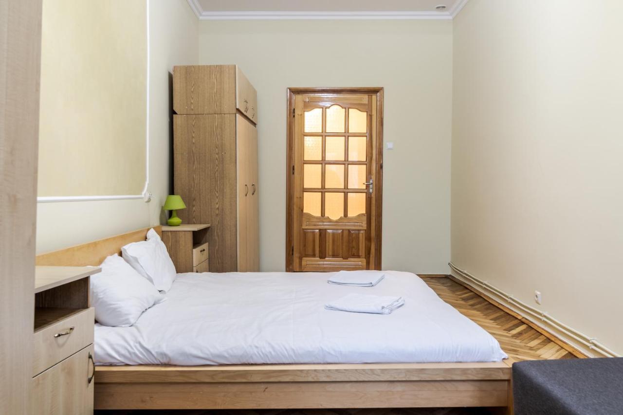 Akademika Hnatyuka Apartment Lviv Exterior foto