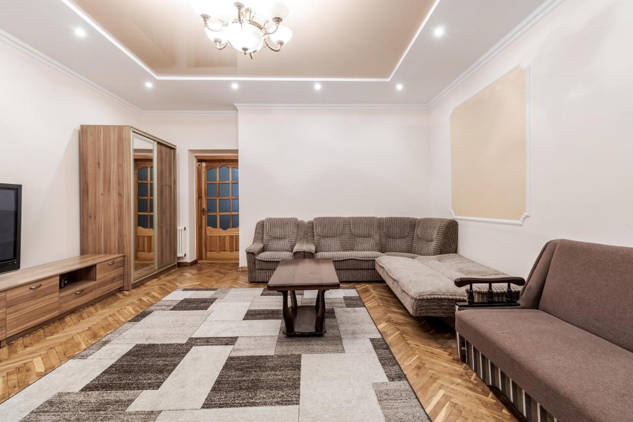 Akademika Hnatyuka Apartment Lviv Exterior foto