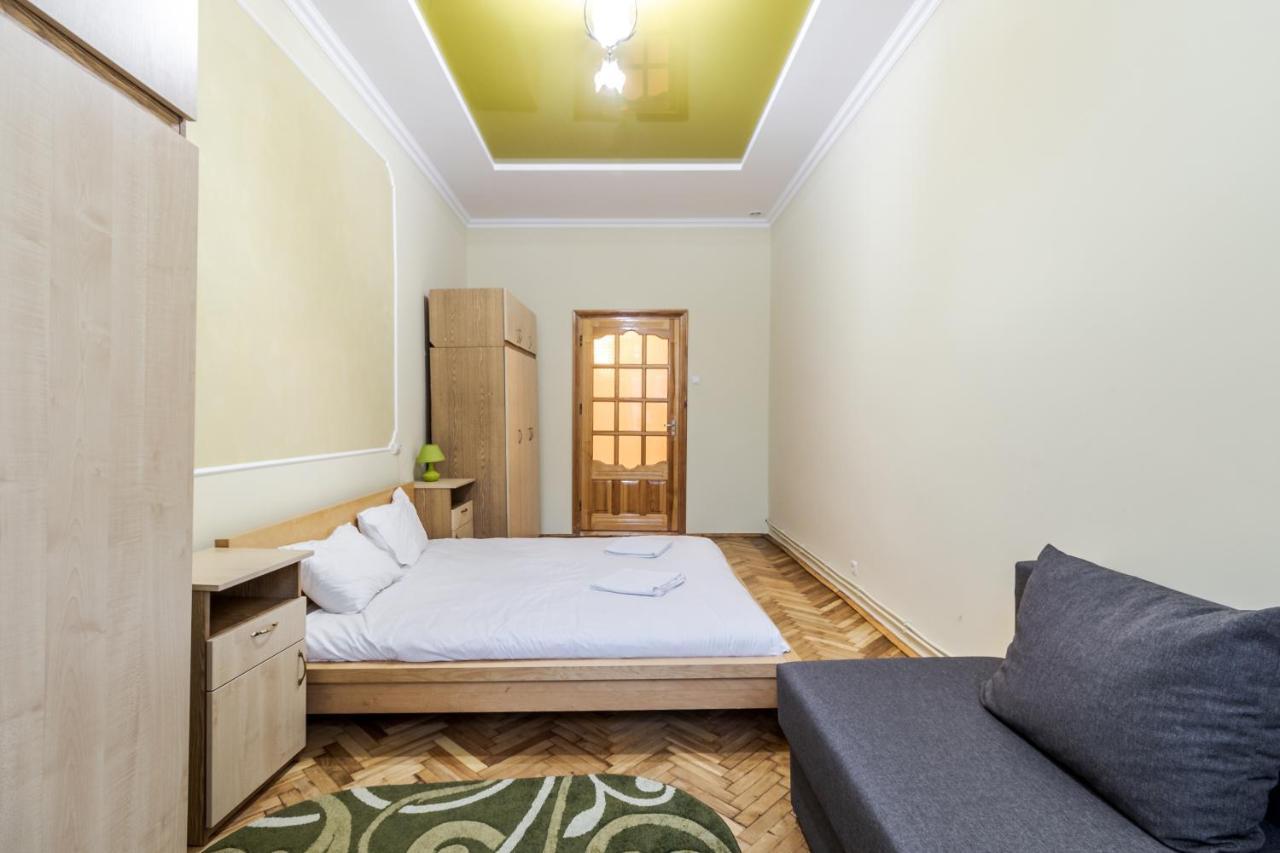 Akademika Hnatyuka Apartment Lviv Exterior foto