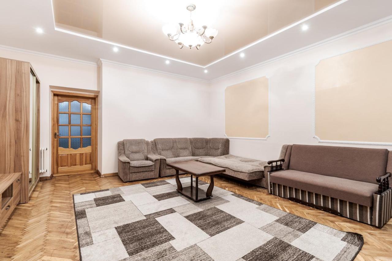 Akademika Hnatyuka Apartment Lviv Exterior foto