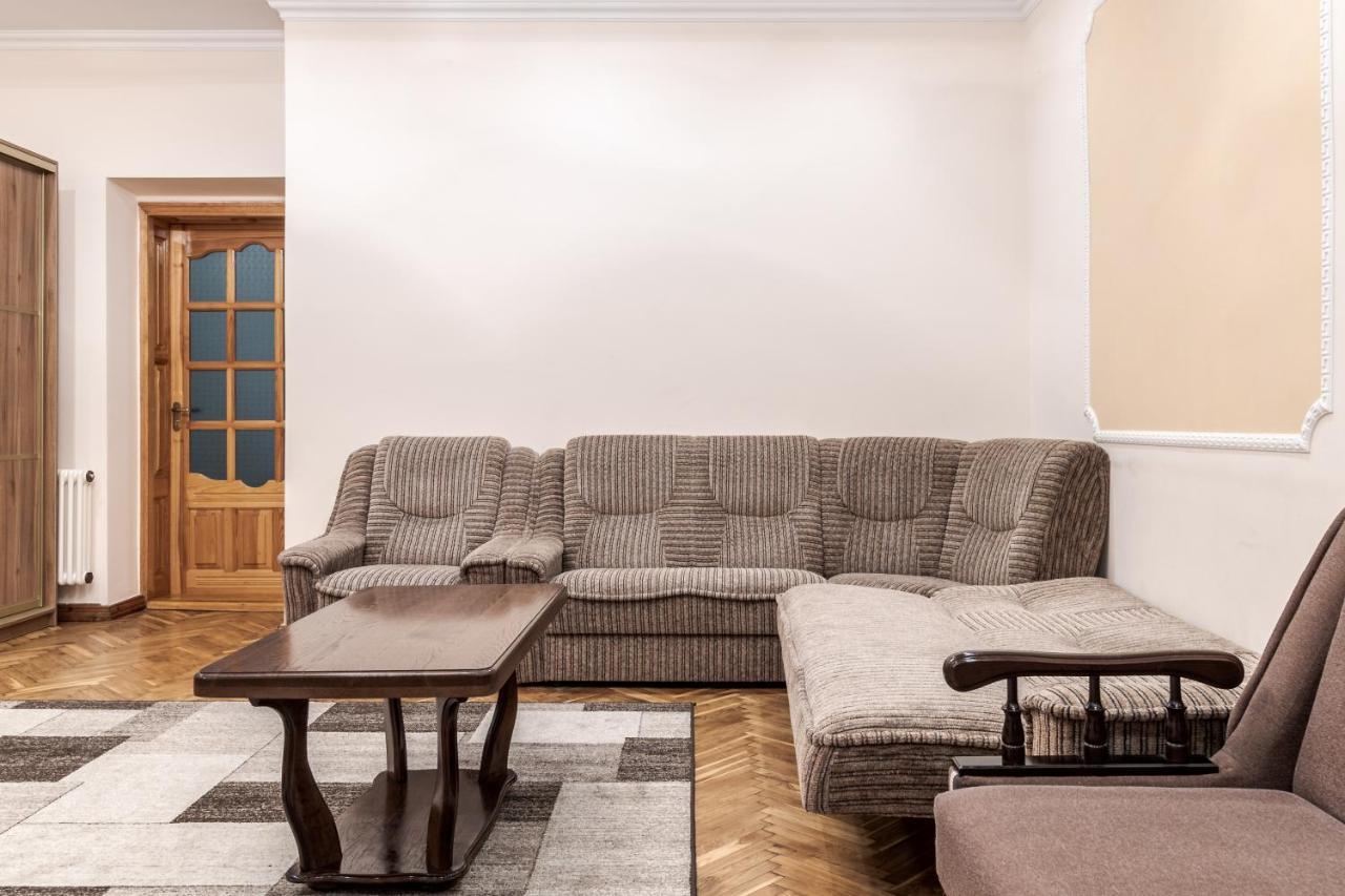 Akademika Hnatyuka Apartment Lviv Exterior foto