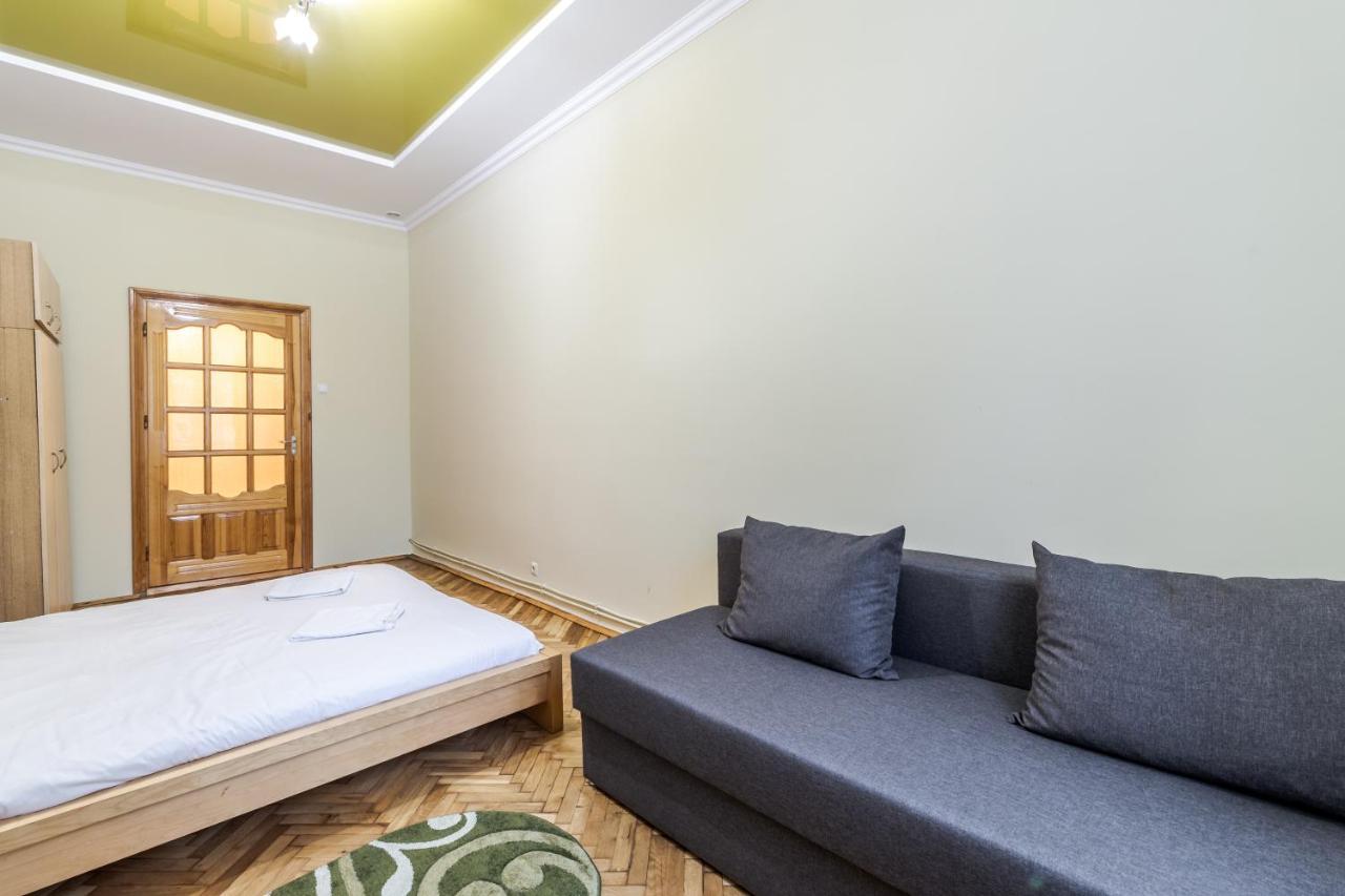 Akademika Hnatyuka Apartment Lviv Exterior foto