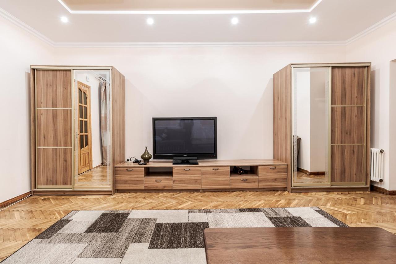 Akademika Hnatyuka Apartment Lviv Exterior foto