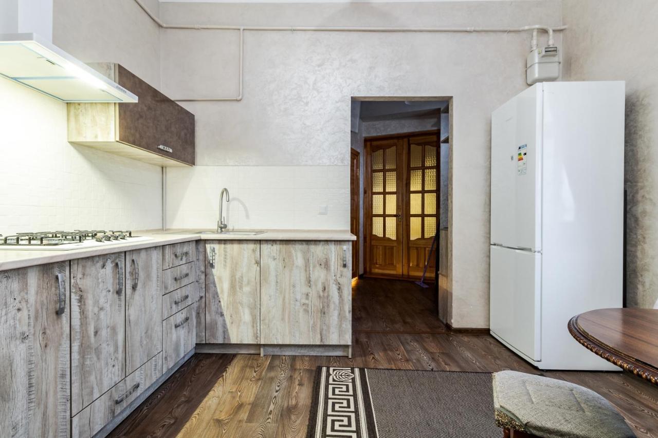 Akademika Hnatyuka Apartment Lviv Exterior foto
