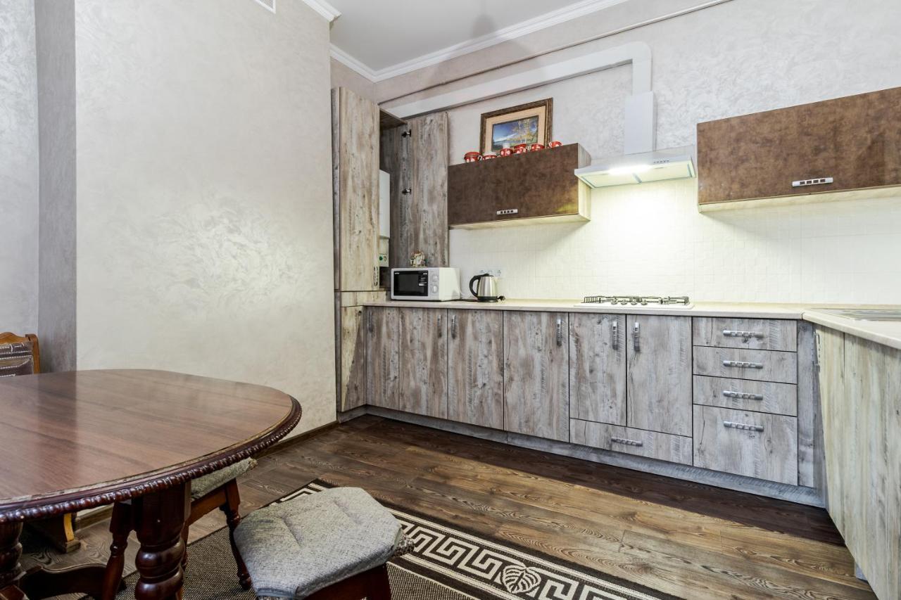 Akademika Hnatyuka Apartment Lviv Exterior foto