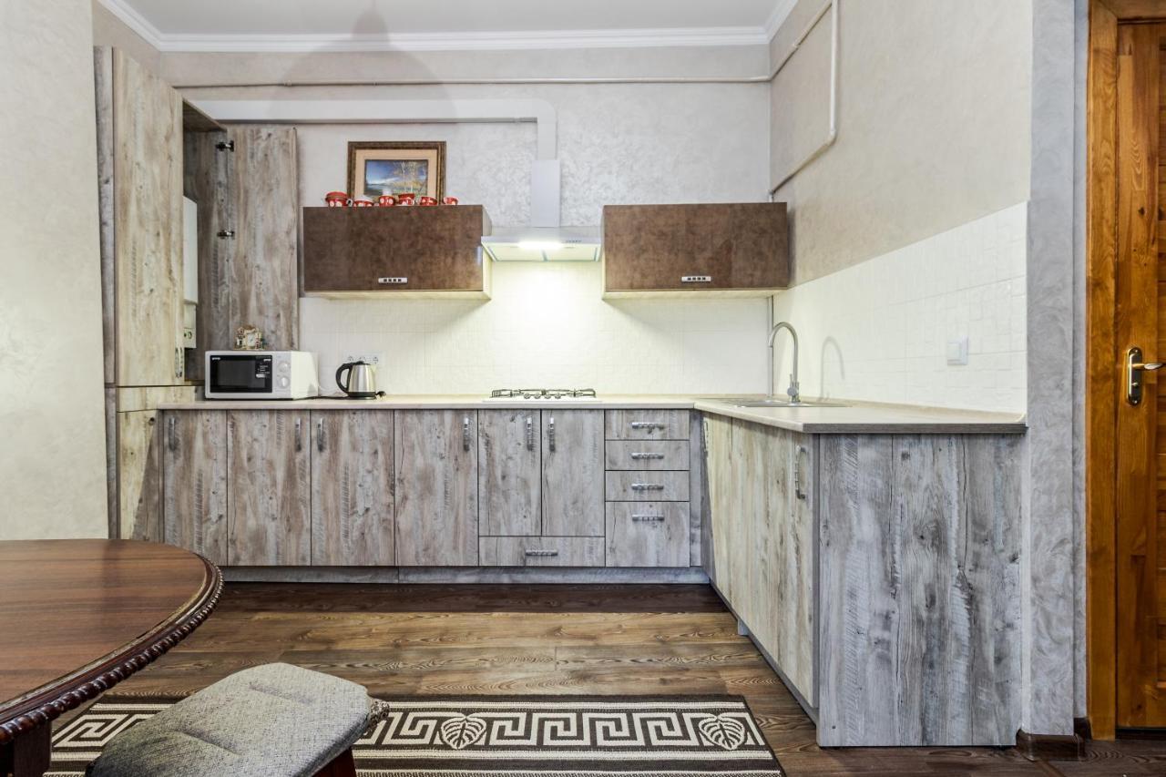 Akademika Hnatyuka Apartment Lviv Exterior foto
