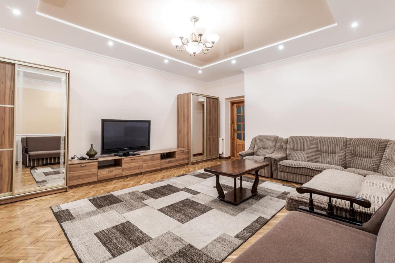 Akademika Hnatyuka Apartment Lviv Exterior foto