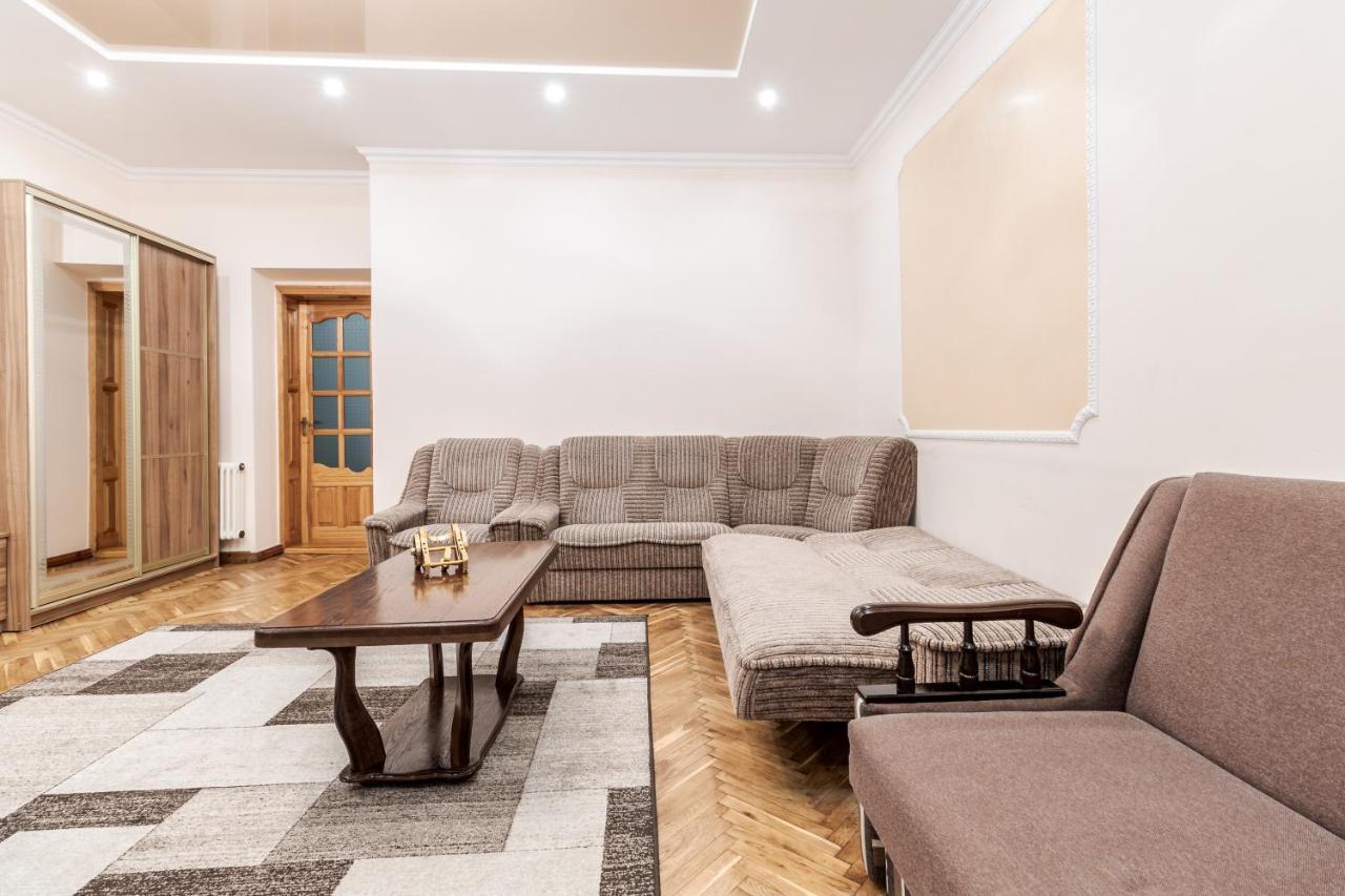 Akademika Hnatyuka Apartment Lviv Exterior foto