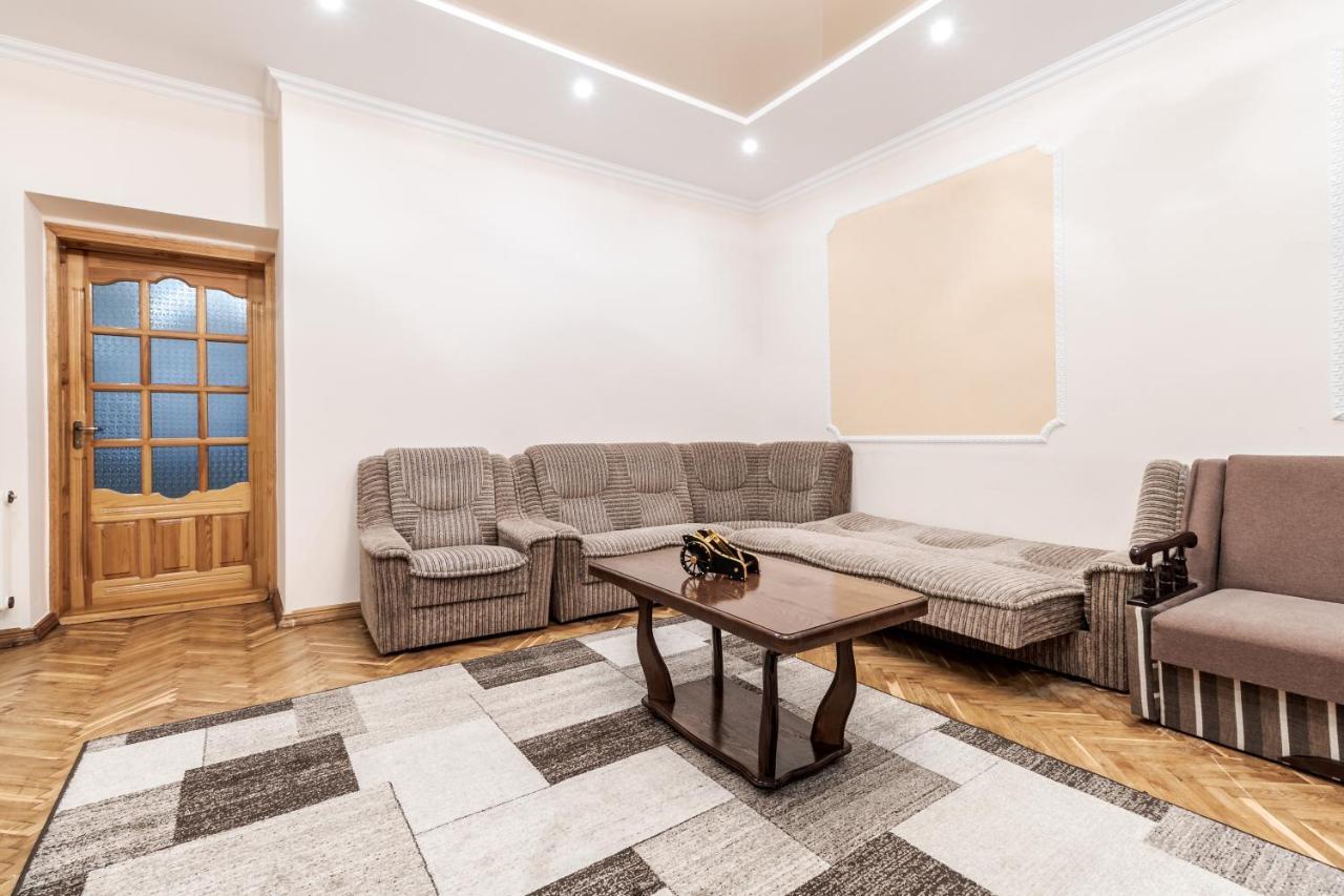 Akademika Hnatyuka Apartment Lviv Exterior foto